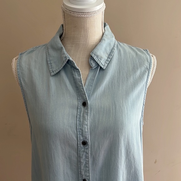 beachlunchlounge Women’s Lyocell Sleeveless Button Down Shirt Size: M - Picture 2 of 7